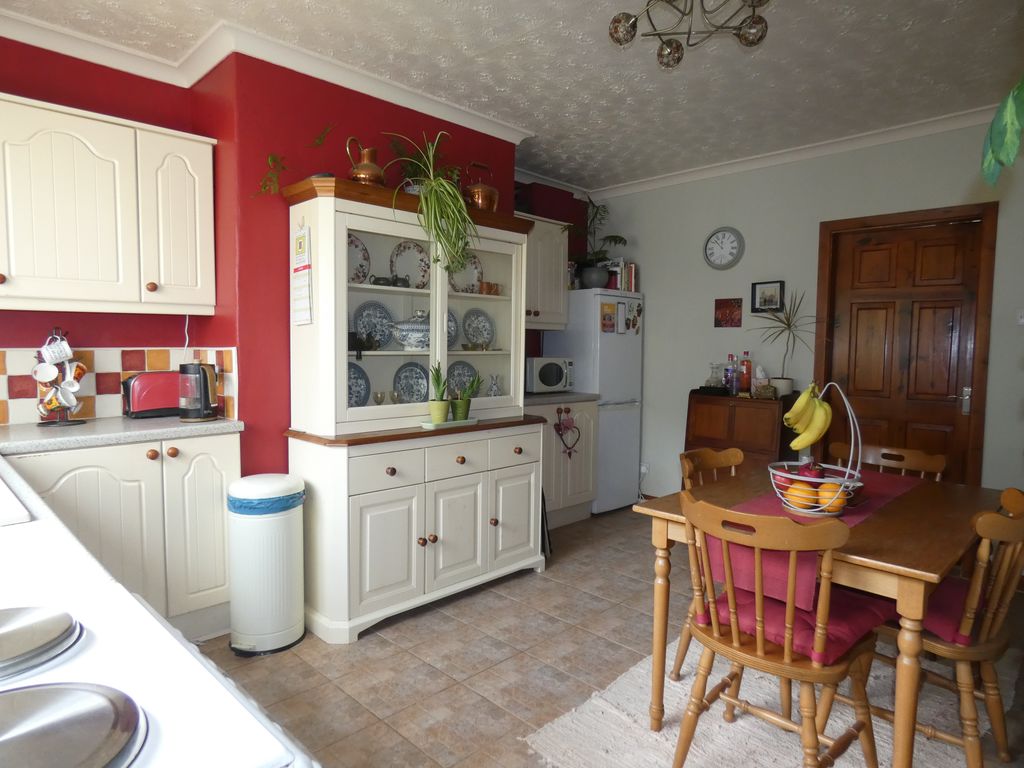 Kitchen/Dining Room- click for photo gallery
